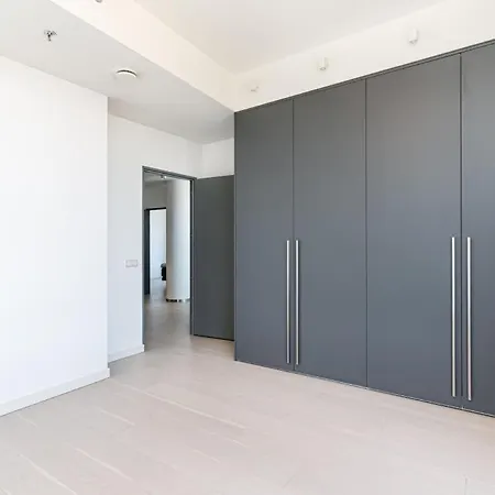 Sky High Apartment *